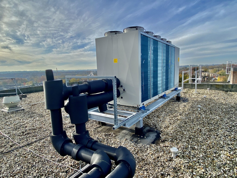 Jednostka Daikin na dachu